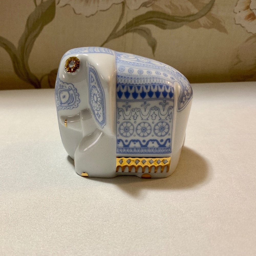 Mlesna Lanka Porcelain Ceylon Tea Elephant Caddy White & Blue w Gold Highlights